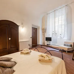 Sm 32 Galilei Apartment