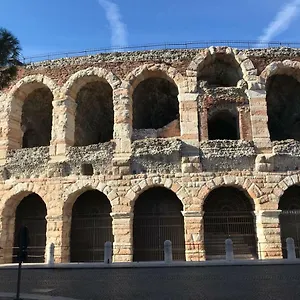 https://arena-view-apartment-via-leoncino-46-piano-2.hotelinveneto.com