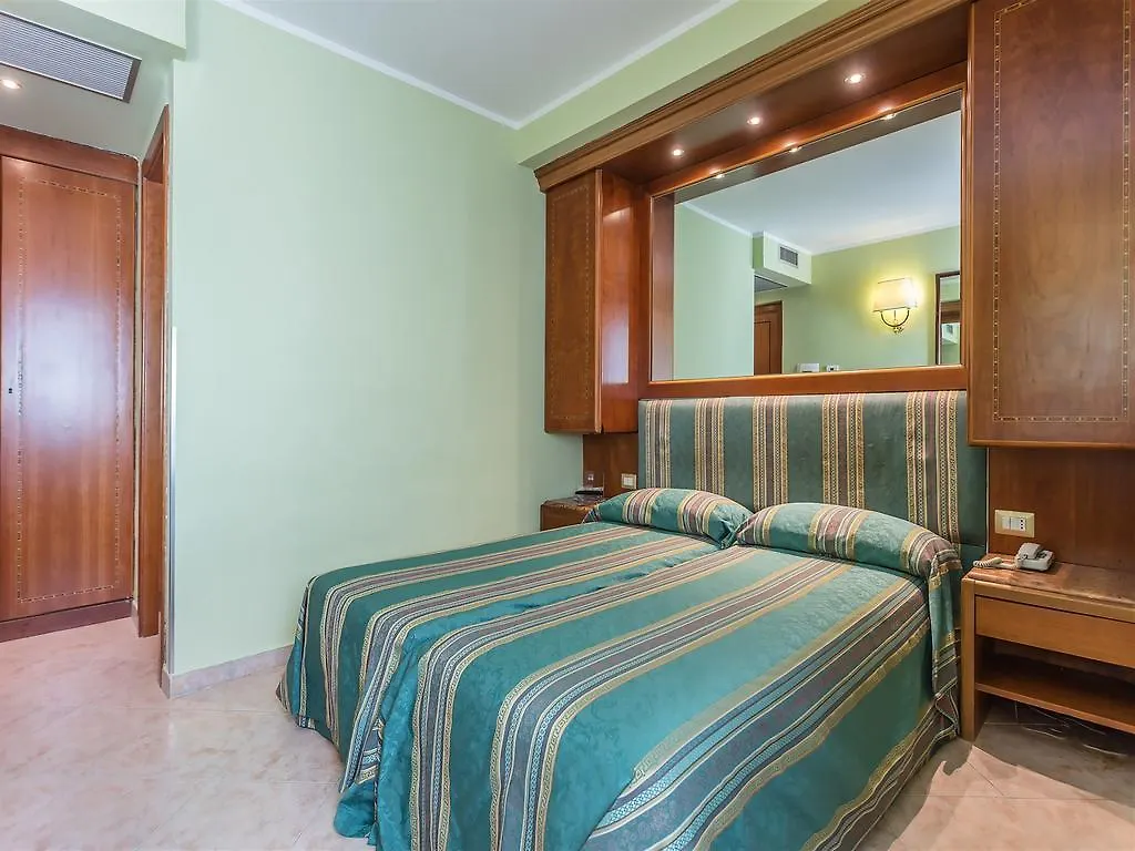 רומא Raeli Hotel Siracusa 3*,